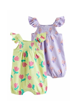 Dwa bezrękawnikowe kombinezony dziecięce z marszczonymi ramiączkami, jeden jasnozielony z różowo-turkusowym kwiatowym wzorem, drugi lawendowy z małymi brzoskwiniowymi i fioletowymi kwiatami.
