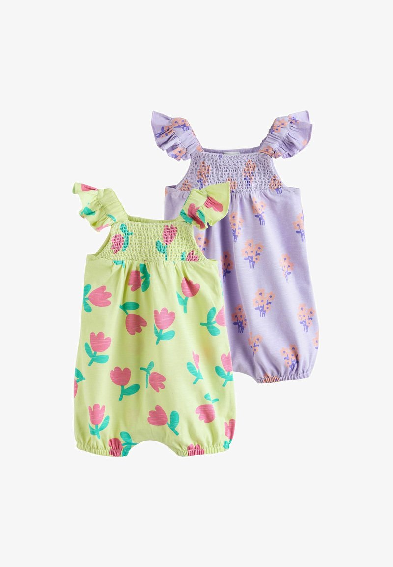 Deux grenouillères bébé sans manches avec bretelles volantées, l'une vert clair avec imprimé floral rose et turquoise, l'autre lavande avec petites fleurs pêche et violettes.