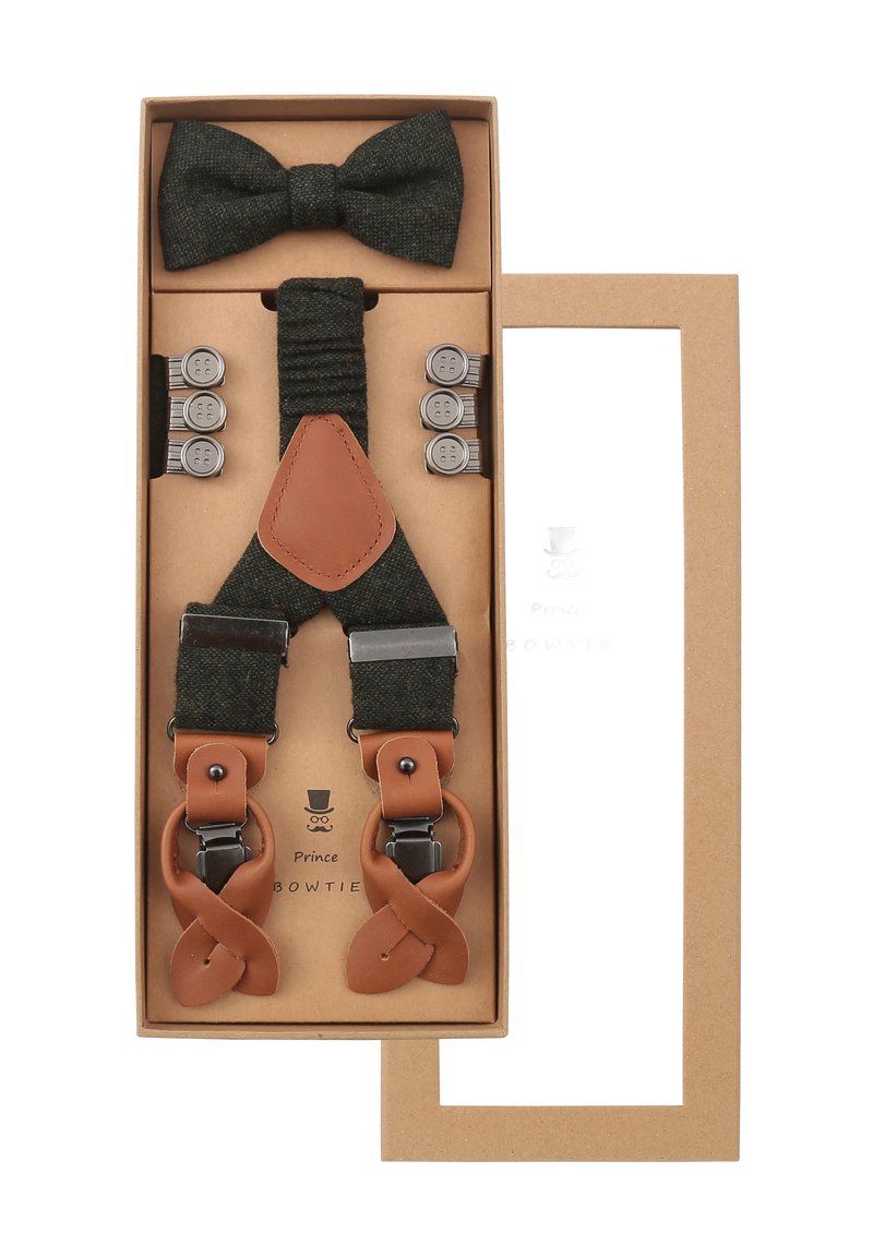 Dunkelgrüne Stoffhosenträger mit braunen Lederelementen und silbernen Clips. Enthält eine passende Fliege und Knöpfe, präsentiert in einer beigen Box.