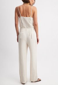 NA-KD Pantaloni - beige
