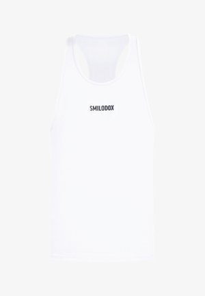 Weißes Tanktop aus weichem Stoff mit rundem Halsausschnitt und Racerback-Design. Schwarzes "SMILODOX"-Logo auf der Vorderseite gedruckt.