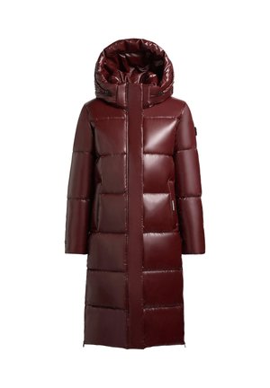 Długi, ocieplany burgundowy płaszcz z dużym kapturem, pełnym zamkiem z przodu i poziomymi detalami przeszycia.