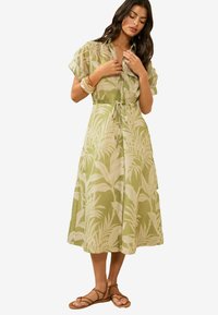 Unselected, green palm