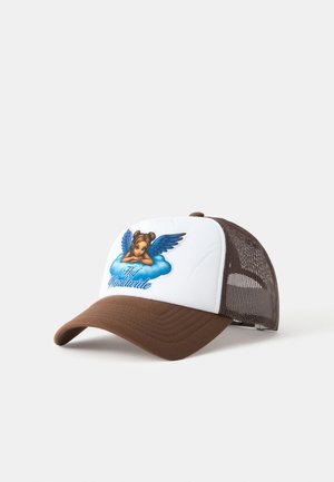 Casquette trucker marron et blanche avec un dos en mesh, présentant une illustration d'un ange ailé reposant sur un nuage bleu et le texte "Huf Worldwide."