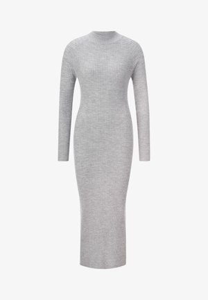 Hosszú ujjú, bordás szürke ruha magas nyakkal, testhez simuló siluettel és középmagasságú szoknyával. Puha, texturált kötött anyagból készült.