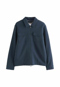 Námornícky modrá zipsová bunda z mäkkého, texturovaného materiálu, s golierom a dvoma prednými vreckami so zapínaním na gombíky.