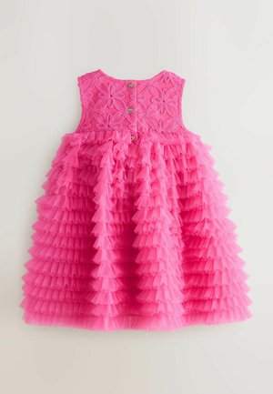 Roosa tüllist kleit, millel on varrukateta disain, tikandiga bodi ja kihiline volangiga seelik. Tagaküljel dekoratiivsete nuppudega sulgemine.