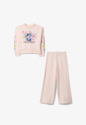 Felpa rosa chiaro per bambini con i personaggi Stitch e Angel e maniche floreali, abbinata a pantaloni a gamba larga coordinati.