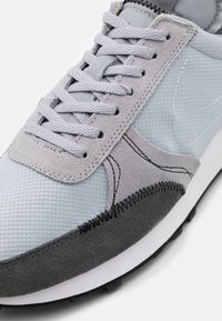 Nike Sportswear DBREAK-TYPE - Sapatilhas - wolf grey/black/iron grey/white