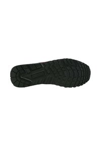 Suola di scarpa in gomma nera con un motivo di presa texturizzato, con scanalature profonde e un leggero tacco per una migliore trazione e stabilità.