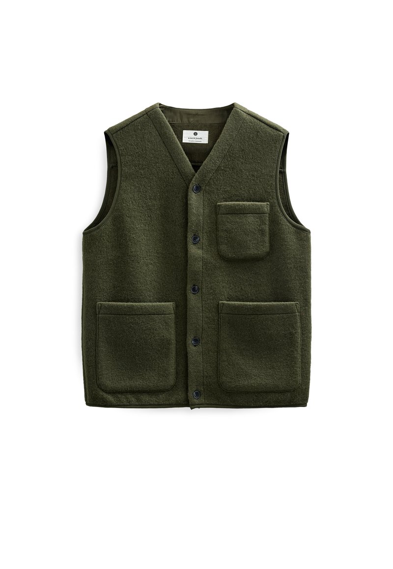 Gilet verde in lana con scollo a V, chiusura con bottoni, due grandi tasche frontali e una tasca sul petto. Tessuto strutturato e design semplice.