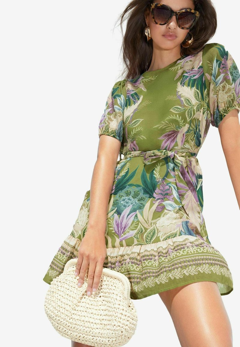 Lipsy SHORT SLEEVE REGULAR FIT - Freizeitkleid - green