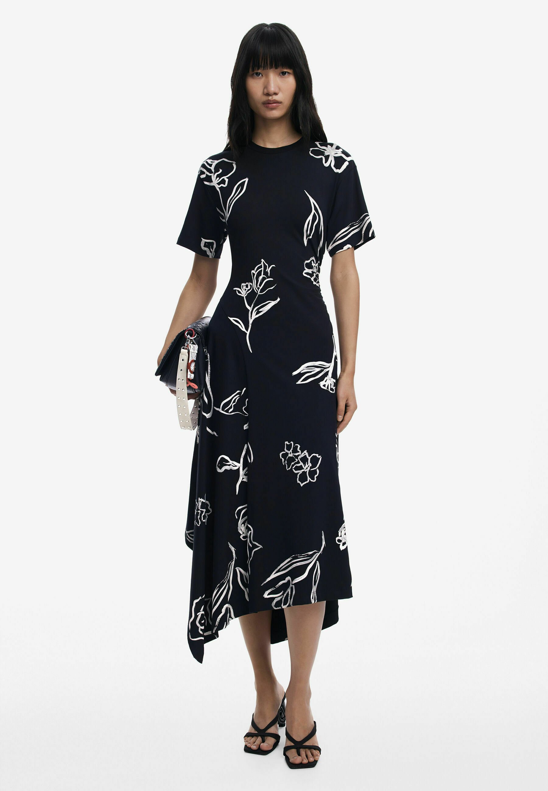 Desigual ASYMMETRIC WITH FLORAL STROKES - Jersey dress - black - Zalando