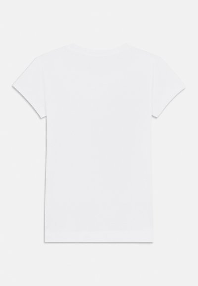 Λευκό βαμβακερό t-shirt με κοντά μανίκια, στρογγυλή λαιμόκοψη και απλό σχέδιο. Η υφή φαίνεται λεία και ελαφριά.