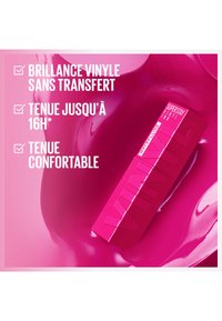 Un emballage de rouge à lèvres rose vif avec "VINYL" embossé. Affiche une finition brillante, une forme rectangulaire moderne et du texte mettant en avant les attributs du produit.