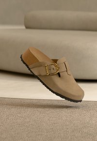 Sélectionné, taupe