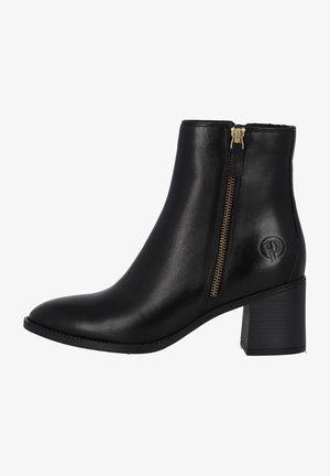 Bottine en cuir noir avec talon bloc, fermeture éclair latérale en or et logo circulaire embossé près du talon.