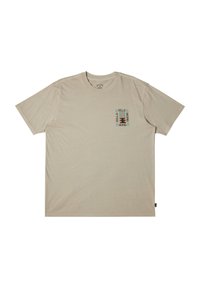 Camiseta de manga corta color beige hecha de algodón, con un gráfico impreso en verde oscuro y turquesa en el lado izquierdo del pecho.