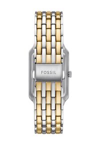Silberne und goldfarbene Metalluhr mit rechteckigem Zifferblatt, verknüpftem Armband und Fossil-Branding an der Schließe. Fein detaillierte Textur im gesamten Design.