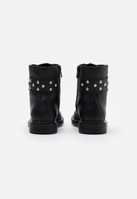 Richter Stivaletti stringati - black