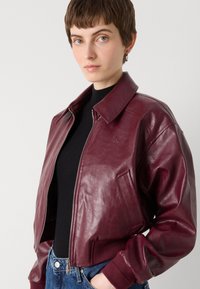 Calvin Klein Jeans CROPPED CRINKLE - Bomber Jacket - deep rouge