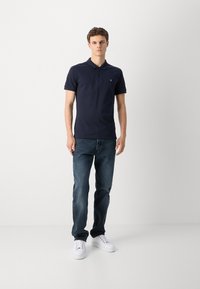 Calvin Klein Jeans BADGE SLIM - Poloskjorter - night sky