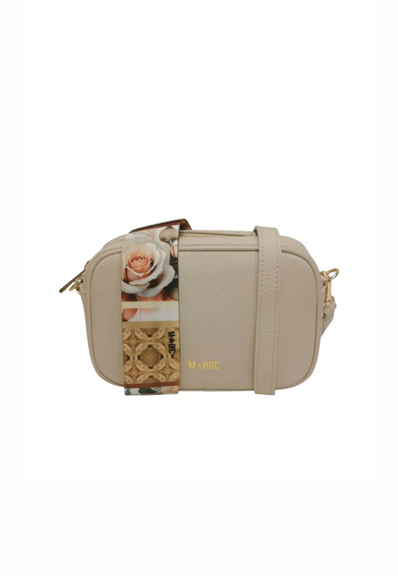 Borsa a tracolla in ecopelle beige con cinturino a motivo floreale, logo dorato e chiusura con zip. Forma rettangolare e superficie liscia.
