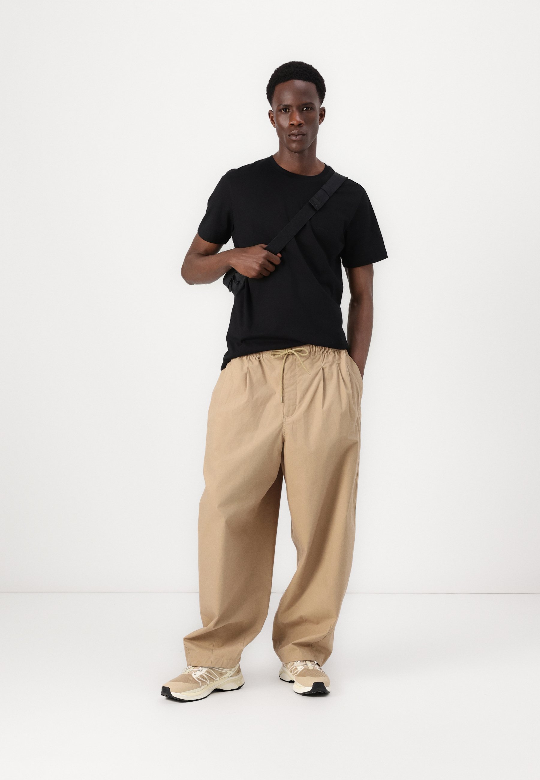 Nike Sportswear CLUB - Pantalones - parachute beige