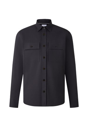 Chemise à manches longues bleu foncé en coton, dotée d'une fermeture à boutons, de deux poches poitrine avec rabats et de boutons marron.