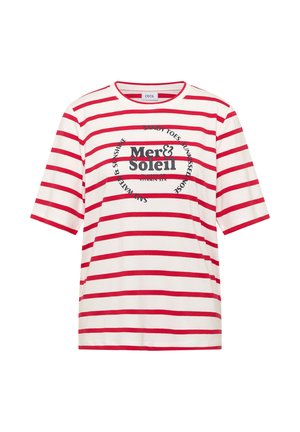 Wit T-shirt met rode horizontale strepen en zwarte tekst "Mer & Soleil" omgeven door cirkelvormige zinnen gerelateerd aan zon en zee.