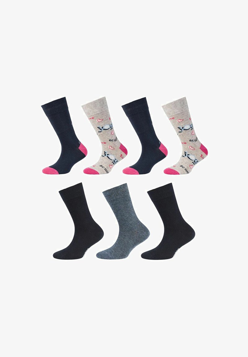 Sześć par skarpetek: granatowe, szare i czarne bawełniane o różnych teksturach; jedna para ma jasnoszary wzór z różowymi akcentami i ornamentami.