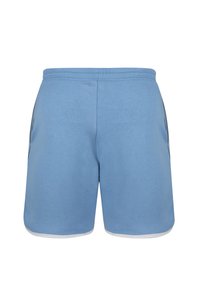 Pantalones cortos deportivos de color azul claro con una textura suave, cinturilla elástica y un ribete blanco en el dobladillo. Tienen bolsillos laterales.