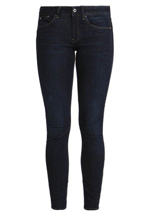 Sötétkék farmer skinny farmernadrág klasszikus öt zsebes kialakítással, övbújtatókkal és gombos záródással. Simaszerkezet, látható minták nélkül.