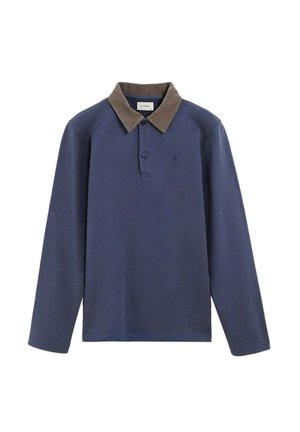 Polo shirt de manga larga en color navy con cuello de pana marrón, tapeta de dos botones y logo bordado en el pecho. Tejido de algodón suave.