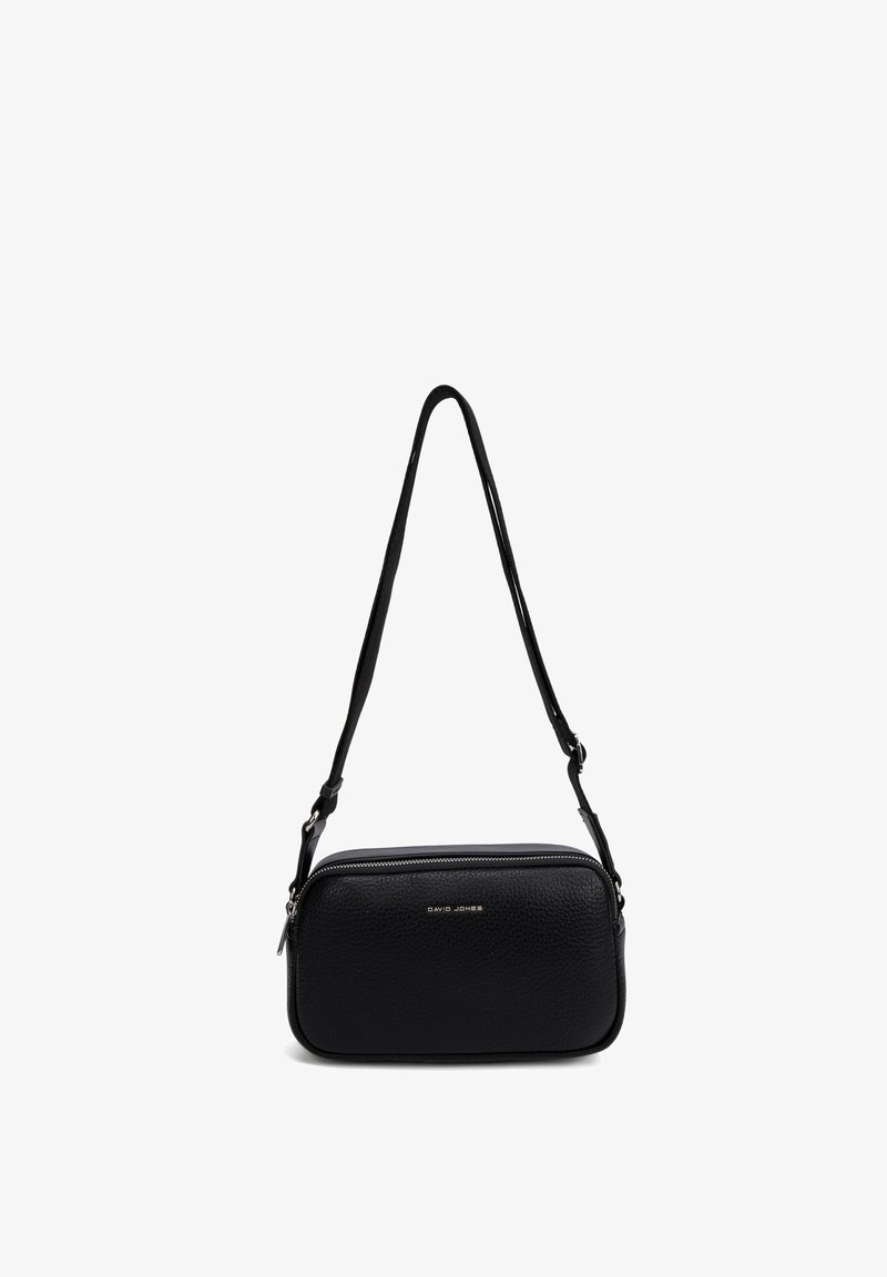 Sac bandoulière en cuir noir avec sangle réglable et fermeture éclair argentée, petite forme rectangulaire, logo "David Jones" sur le devant.