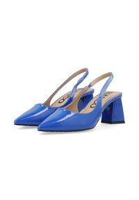 Scarpe slingback in vernice blu con punta affusolata e tacco largo. Presentano una texture liscia e un design minimalista.