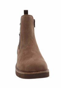 Stivale alla caviglia in suede marrone con punta arrotondata, zip laterale e suola in gomma. Presenta un dettaglio di cucitura beige lungo la suola per contrasto.