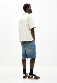 Thumbnail Image 3