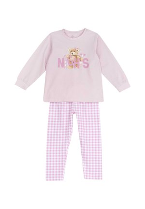 Różowa bluzka z długim rękawem z grafiką misia i napisem "NIGHTS", zestawiona z legginsami w różowo-białą kratę vichy. Miękki bawełniany materiał.