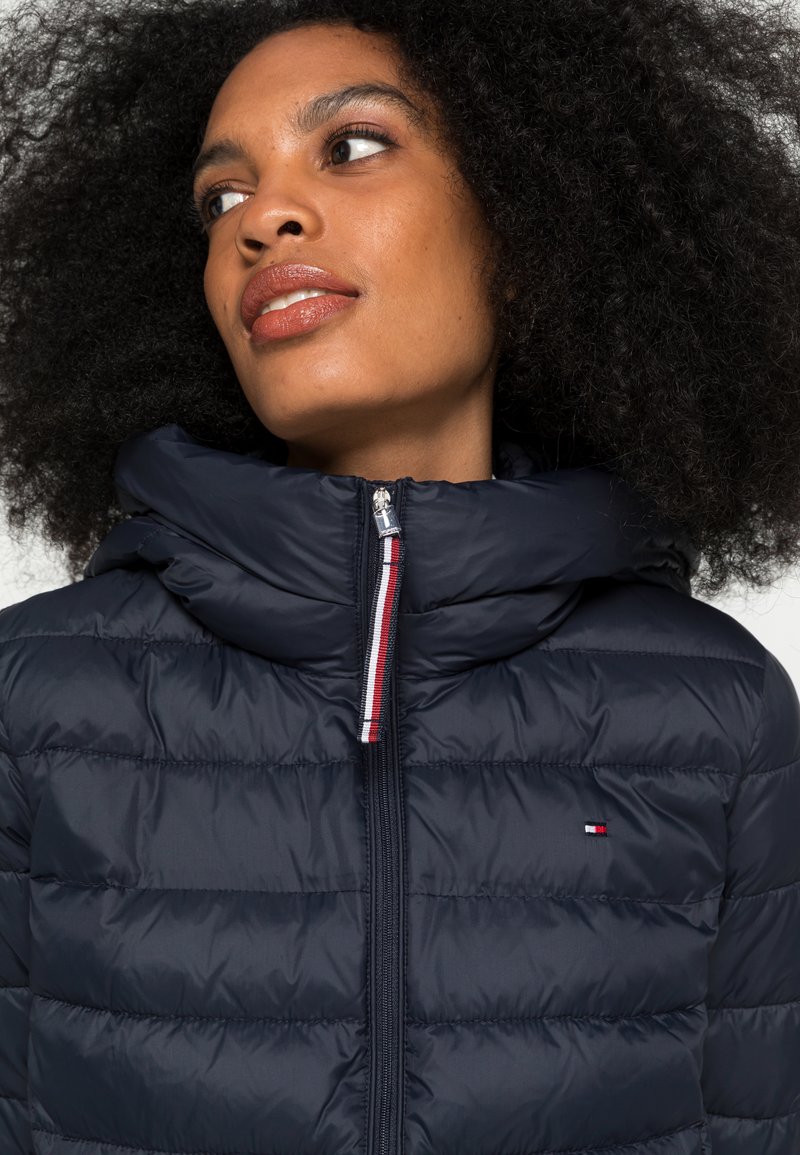 Tommy Hilfiger SORONA LOGO JACKET - Chaqueta de invierno - desert marino