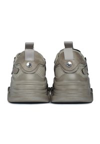 Steve Madden POSSESSION - Sneakers basse - grigio