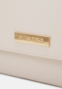 Anna Field Pikkulaukku -  off-white