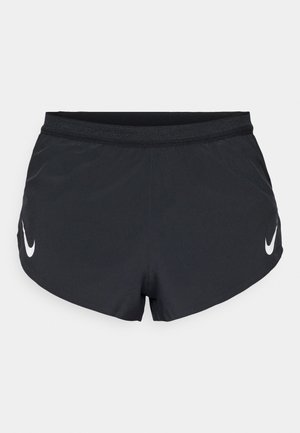 Svarta idrottsshorts i lättviktsmaterial, med en strukturerad midja och en vit Nike-logotyp på vänster sida.