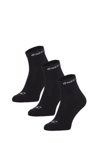 Chaussettes noires au niveau des chevilles avec un logo blanc à la cheville, présentant une texture lisse et un design ajusté. Paquet de trois paires.