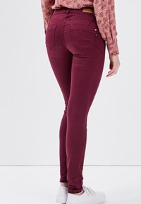 BONOBO Jeans Vaqueros slim fit - prune