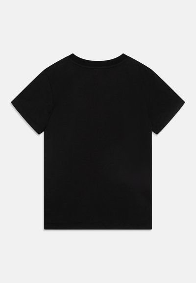 T-shirt nera a maniche corte realizzata in morbido cotone. Presenta un classico colletto tondo e un design semplice senza grafiche o motivi.