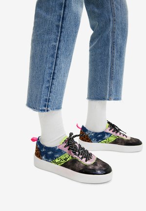 Trainers - multi coloured