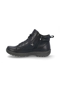 Botines de cuero negro con cordones en la parte delantera, cremallera lateral, suela de goma resistente y detalles texturizados. Diseñados para la durabilidad y la comodidad.