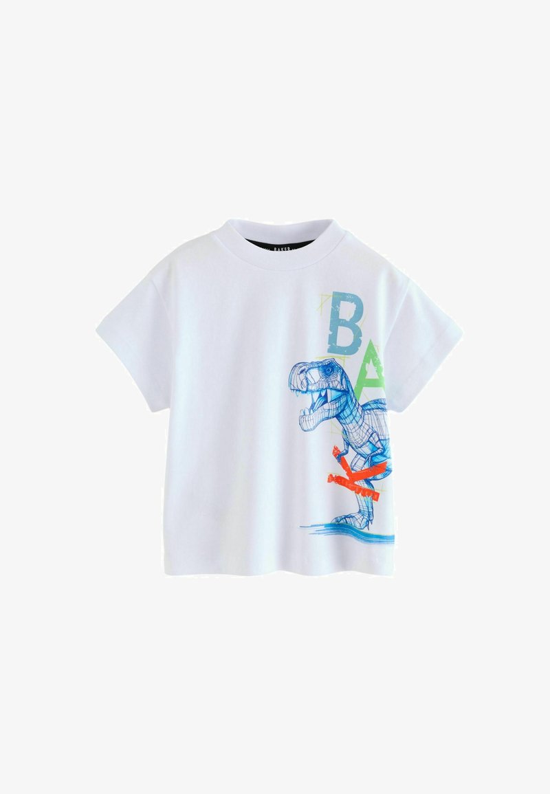 T-shirt blanc à manches courtes avec un imprimé dinosaure en fil bleu, accents orange et vert, col rond et coupe décontractée.