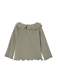 Hellgrünes, geripptes Langarmoberteil mit einem gewellten Spitzenkragen und -saum. Verfügt über eine Knopfleiste auf der Rückseite und ausgestellte Ärmel.